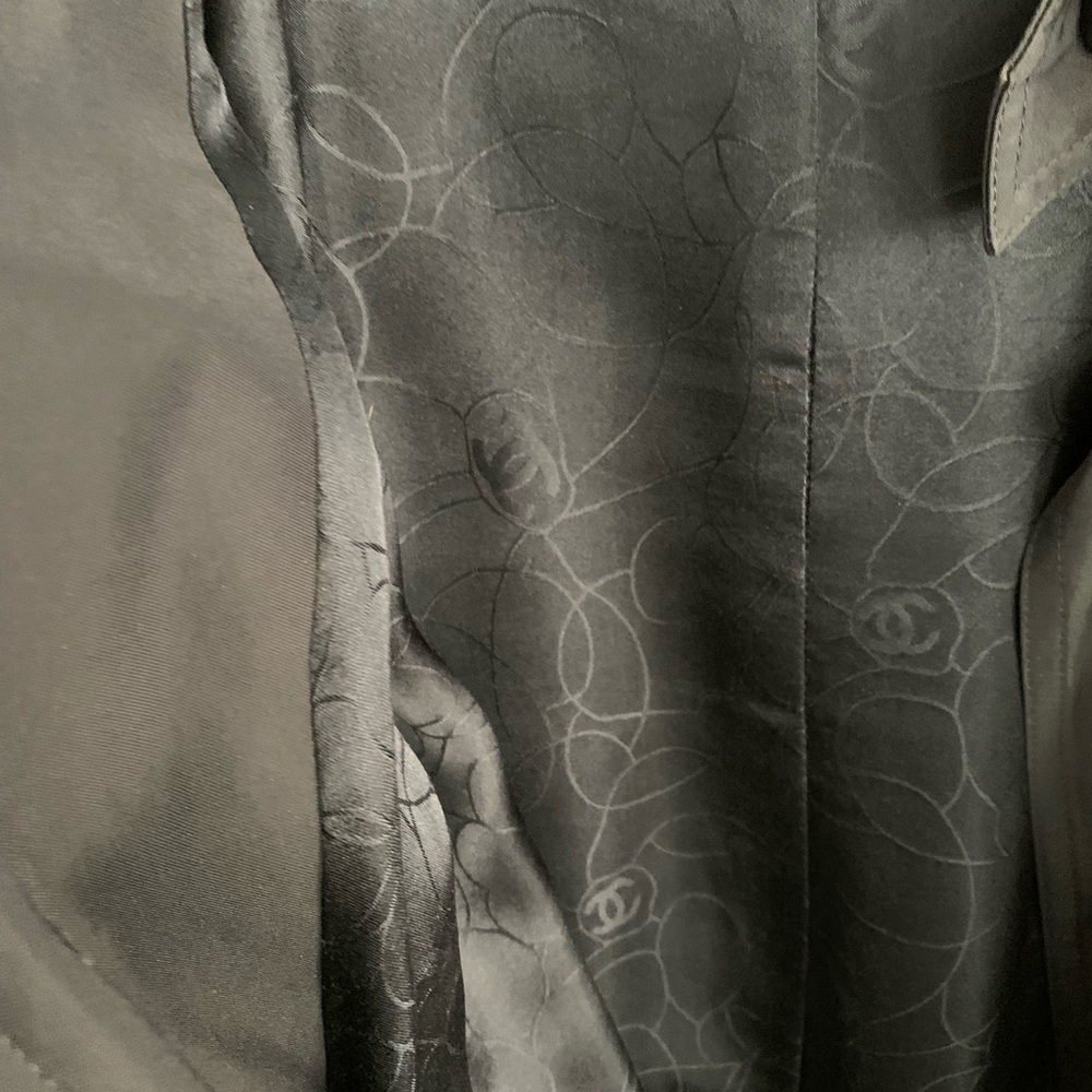 Black Chanel Trench Coat in Very Good Condition - Picture 7 of 9